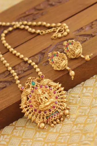 Matte finish temple necklace set