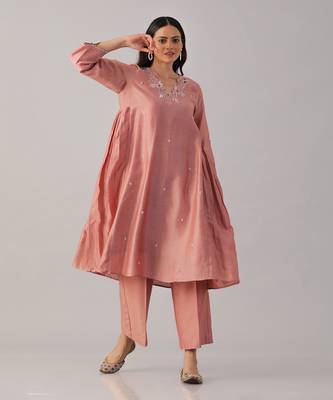 Pink hand embroidered  kurta set 4