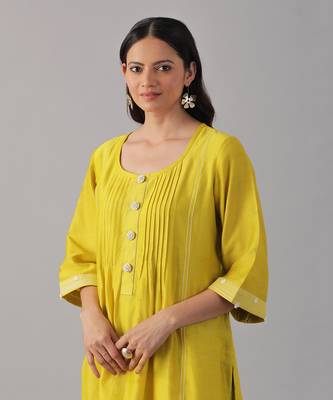 Yellow chanderi silk kurta set 2