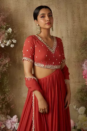 Rust red cut out set