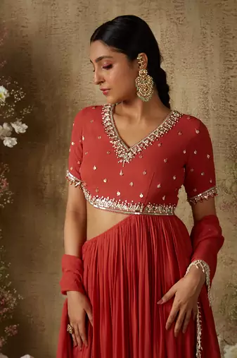 Rust red cut out set