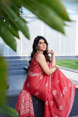 Coral chiffon batik print saree with unstitched blouse piece 3