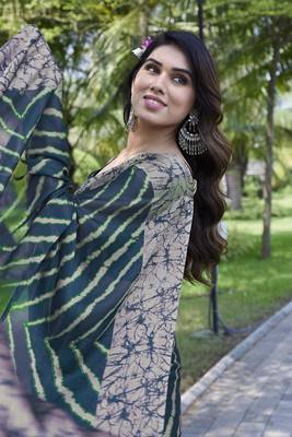 Dark Teal Chiffon Leheriya Abstract Print  Saree With Unstitched Blouse Piece 3