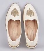 Off white zari embroidered slip on juttis