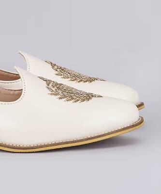 Off white zari embroidered slip on juttis 3