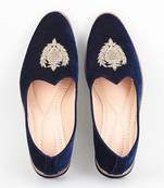 Royal blue embroidered velvet slip on juttis