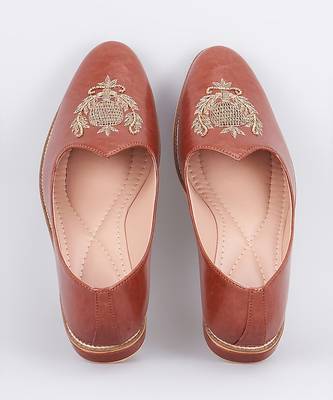 Tan brown embroidered leather slip on juttis 1