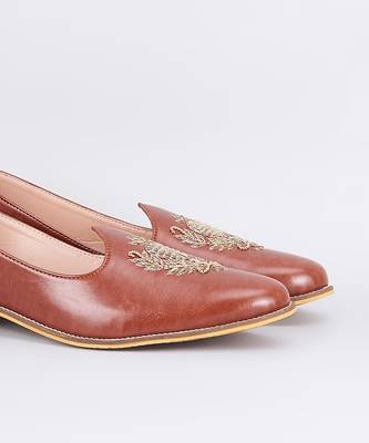 Tan brown embroidered leather slip on juttis 2