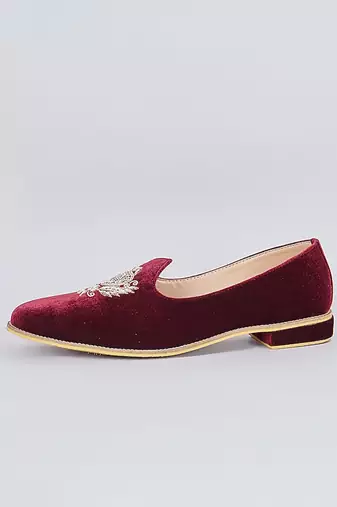 Maroon embroidered velvet slip on juttis