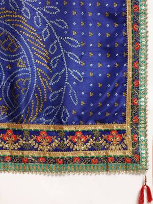 Blue bandhani saree with lace border and unstitched blouse piece 3