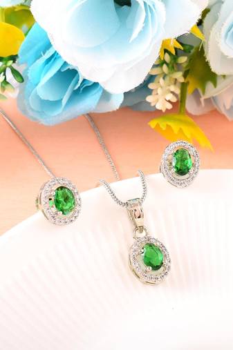 Emerald green ad pendant sets