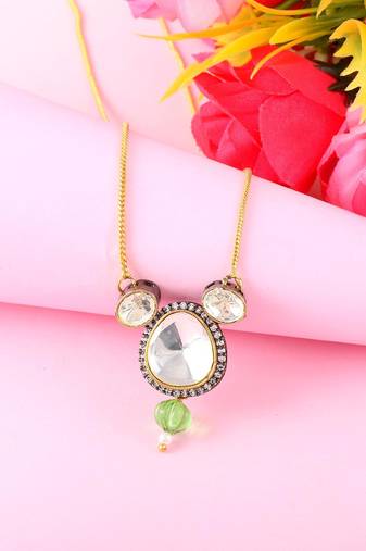 Classic kundan pendant