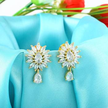 Sparkle ad studs earrings 1