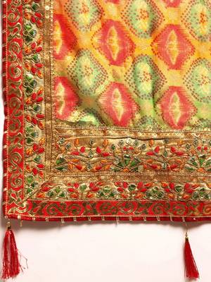 Yellow bandhani saree with lace border and unstitched blouse piece 4