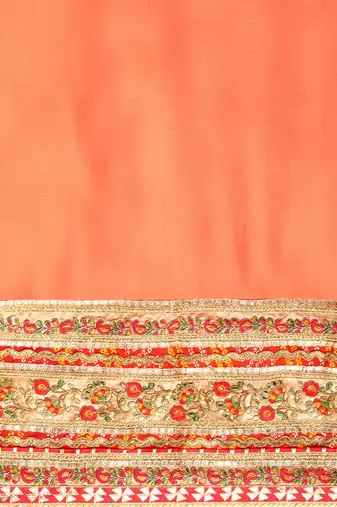 Peach bandhani saree with lace border and unstitched blouse piece