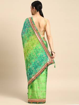 Green bandhani saree with lace border and unstitched blouse piece 2