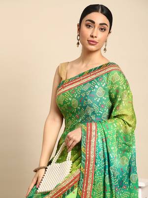 Green bandhani saree with lace border and unstitched blouse piece 3