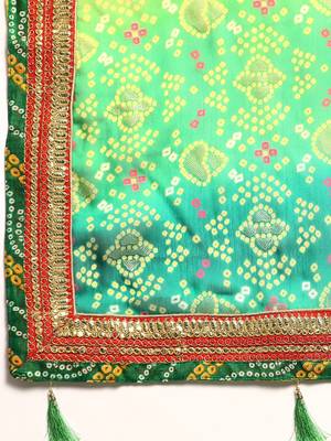 Green bandhani saree with lace border and unstitched blouse piece 4