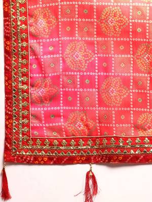 Red bandhani saree with lace border and unstitched blouse piece 4