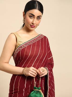 Maroon leheriya saree with lace border and  unstitched blouse piece 3
