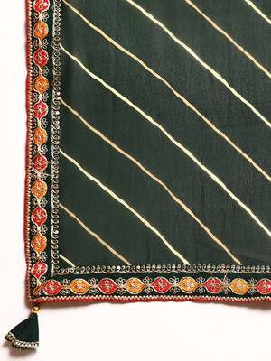 Green leheriya saree with lace border and  unstitched blouse piece 4
