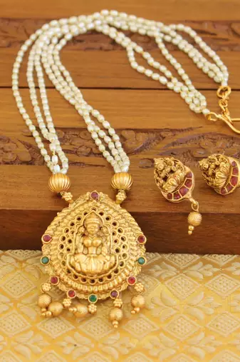 Matte finish pearl temple necklace set
