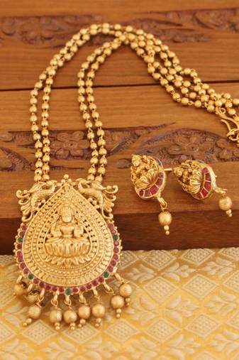 Matte finish temple necklace set