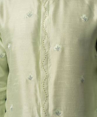 Tender leaf embroidered kurta set 3