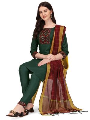 Trendy designer green color rayon fabric kurta set with dupatta 2