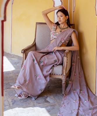 Mocha brown floral & polka dot  saree set 4