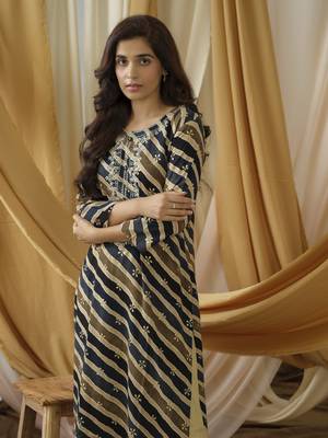 women black embroidered kurta 1