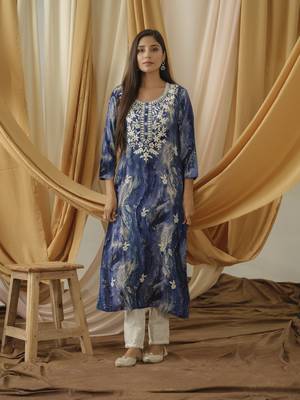 women navy-blue embroidered kurta 1