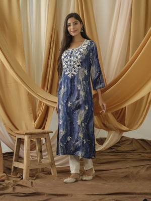 women navy-blue embroidered kurta 4