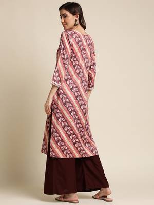 Women white & peach geometric printed straight calf length kurta 2