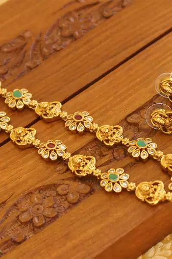 Matte finish temple necklace set