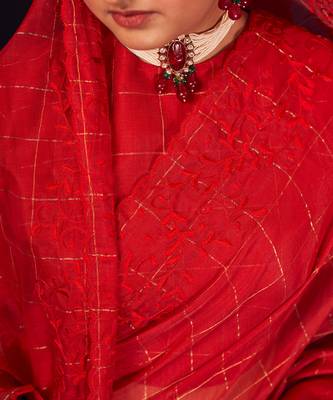Red hand-embroidery checks silk saree 5