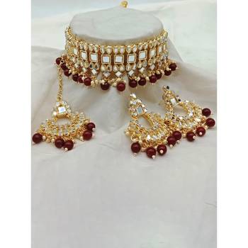 Gold-plated kundan-studded & pearl beaded jewellery set 1