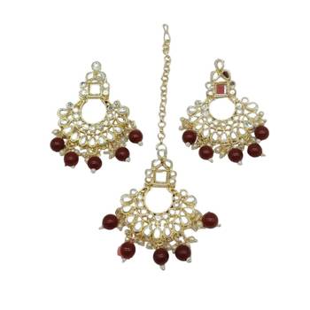 Gold-plated kundan-studded & pearl beaded jewellery set 4