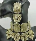 Gold-Plated Kundan-Studded & Pearl Beaded Jewellery Set