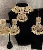Gold-Plated Kundan-Studded & Pearl Beaded Jewellery Set