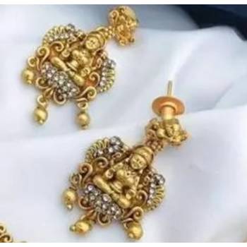 Gold Plated Traditional Kundan Pearl Choker Jewellery Set For Women 2