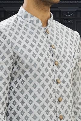 Men's cream woven sherwani 5