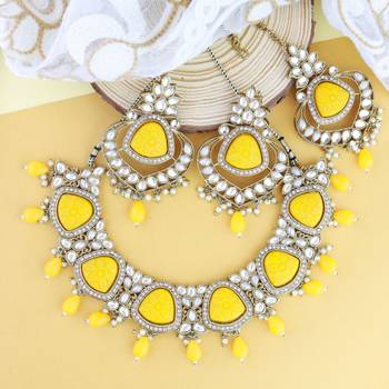traditional pearl kundan & stone jewellery necklace set with maang tikka 1