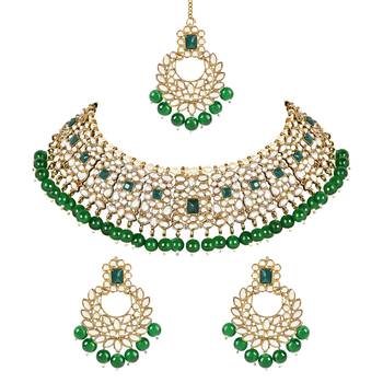 traditional pearl kundan choker jewellery necklace set with maang tikka for women and girls  2