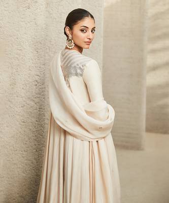 The classic ivory kurta set 4