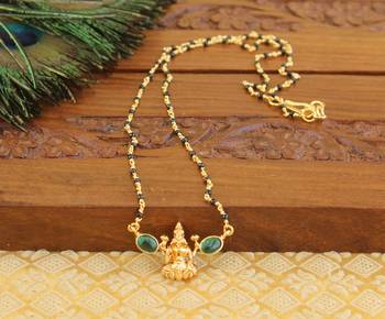 Goldplated temple blackbeads necklace set 1
