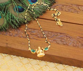 Goldplated temple blackbeads necklace set 2