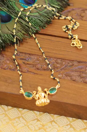 Goldplated temple blackbeads necklace set