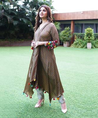 Trevron Sage Green Kurta With Rangeen Dhaagey 8