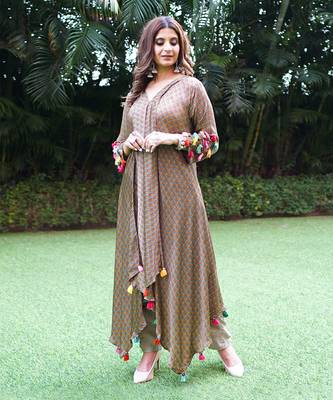 Trevron Sage Green Kurta With Rangeen Dhaagey 1